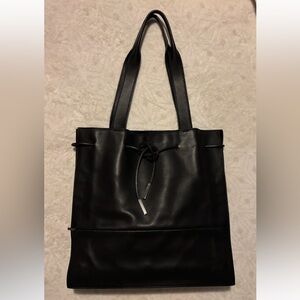 Gorgeous Gucci Black Leather Tote